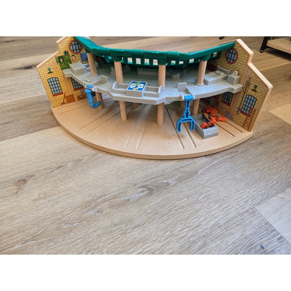 Wooden Roundhouse Train Station Building Toy Kids Play Set - Picture 4 of 7